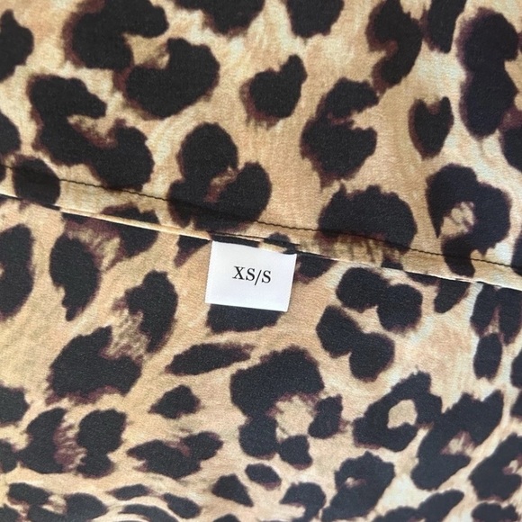 WE ARE LEONE LEOPARD PRINT SILK ROBE XS/S - Picture 11 of 12